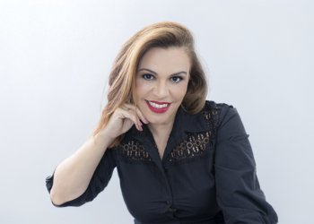 A Vantagem de Ser Humano na Era das Máquinas - Tatiany Melecchi é CEO da Consultoria Transforma People & Performance 2 Tatiany Melecchi é CEO da Consultoria Transforma People & Performance