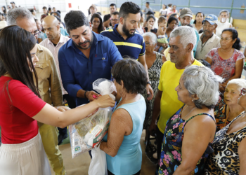 Cooperativa Cooperemb educa 4 mil pessoas em finanças e arrecada 1,5 tonelada de alimentos em programa social