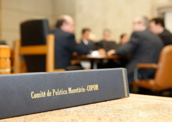Banco Central mantém taxa básica de juros em 15% ao ano 2 Banco Central mantém taxa básica de juros em 15% ao ano
