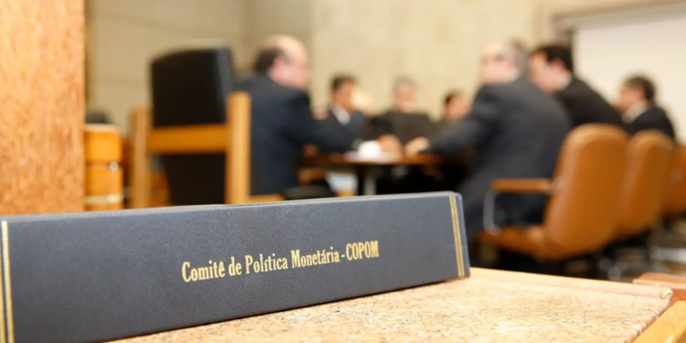 Banco Central mantém taxa básica de juros em 15% ao ano