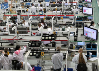 Desemprego cai para 5,6% em 2025, menor nível da série histórica