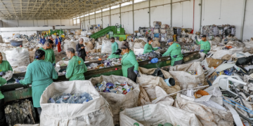 Cooperativas de reciclagem retiram 6 mil toneladas de lixo de aterro em cidade paulista