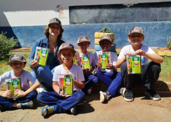 Livro escrito por 25 crianças vira referência para cooperativa no Norte Pioneiro (PR)