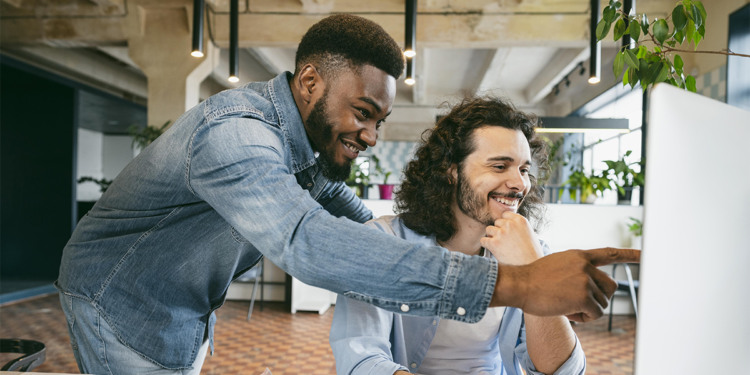 Salário, qualidade de vida e liderança motivam mudança de emprego, diz LinkedIn