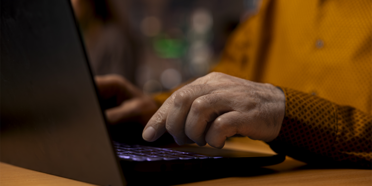 Adoção de IA impulsiona programas de privacidade e reconfigura governança de dados