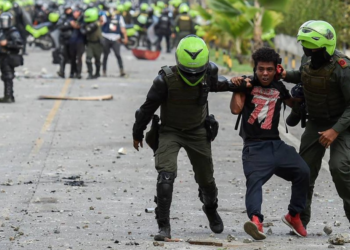 Cooperativismo debate limites institucionais diante de regimes autoritários