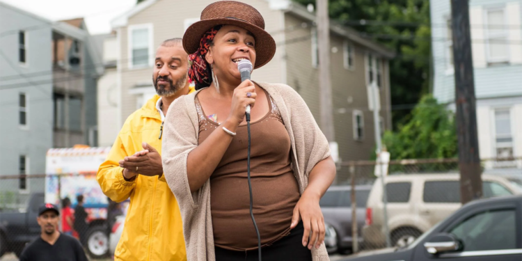Comunidades nos EUA usam posse coletiva da terra para frear especulação e gentrificação