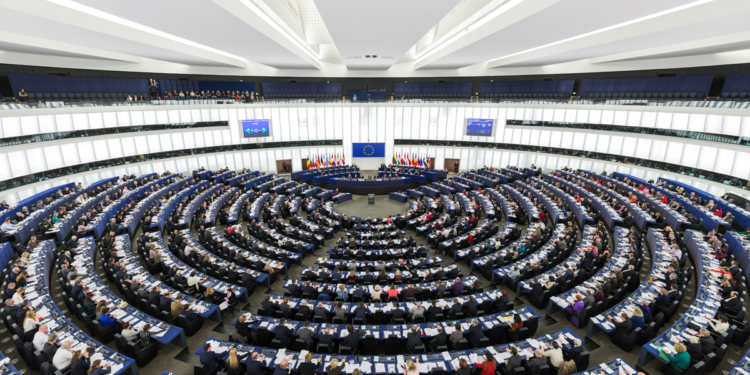 Parlamento europeu aprova medidas para proteger agricultores do acordo com Mercosul