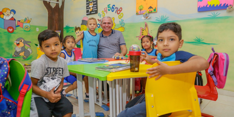 Parceria leva cooperativismo e educação financeira a mais de 1.400 alunos em Viana (ES)