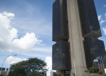 BC deve manter Selic, mas 3 fatores abrem espaço para queda em março