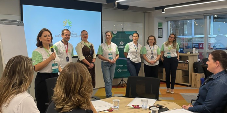 Sistema Ocepar promove encontro inédito para estruturar diretrizes de cooperativas mirins e escolares no Paraná