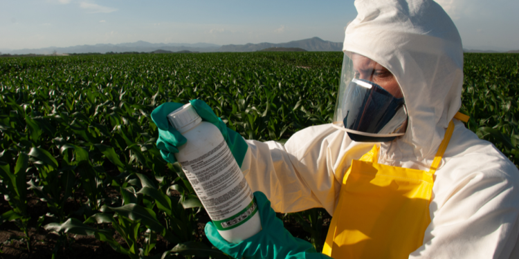 Brasil define ações para reduzir agrotóxicos sem proibir defensivos