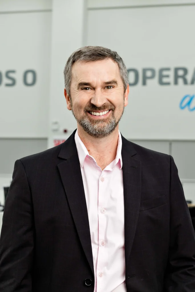 Mesmo com digitalização, serviços financeiros ainda dependem do olho no olho 2 Adelino Sasse