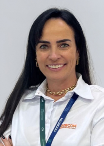 Lissandra Busnardo Prestes, representante comercial da COGECOM