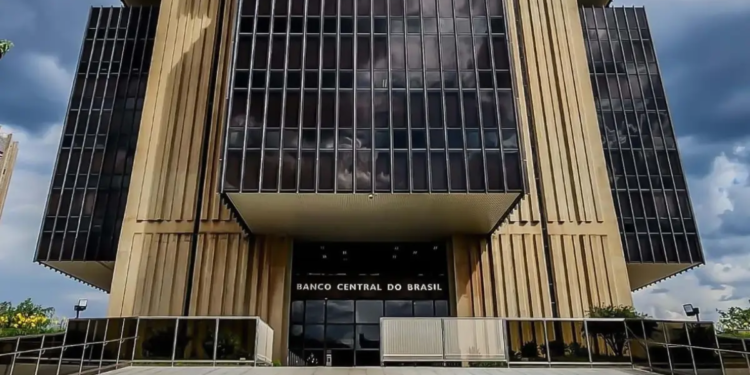 Copom inicia ciclo de flexibilização com corte da Selic para 14,75%