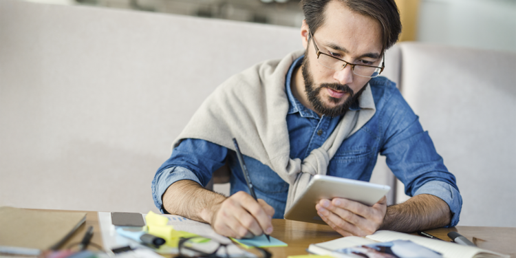 Maioria dos pequenos empreendedores arrisca o negócio ao misturar contas pessoais e empresariais, revela Sebrae