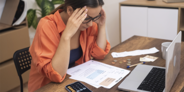 Estudo relaciona falta de planejamento financeiro ao aumento do estresse entre brasileiros