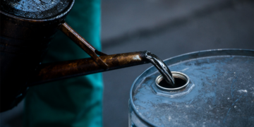 Petróleo dispara e bolsas recuam com tensão no Oriente Médio