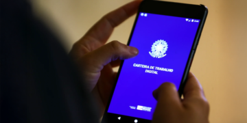 Brasil cria 112 mil empregos com carteira assinada em janeiro, 27% abaixo do mês anterior