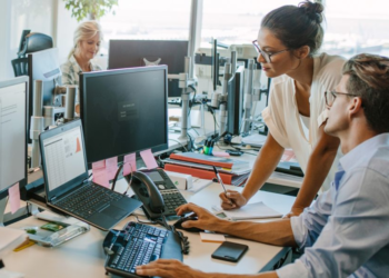 Escassez de talentos no Brasil supera média global e atinge 80% dos empregadores  