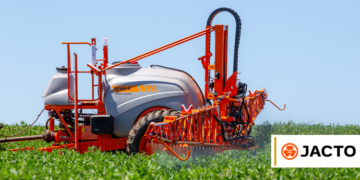 Jacto lança Advance 2000 AM24 e amplia eficiência na pulverização tratorizada