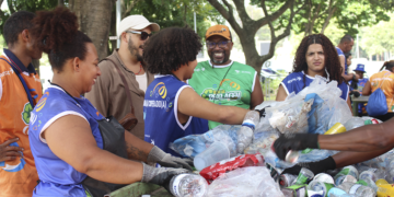 Cooperativas movimentam R$ 119 mil com 32,6 toneladas de recicláveis no Carnaval de São Paulo 22 Cooperativas movimentam R$ 119 mil com 32,6 toneladas de recicláveis no Carnaval de São Paulo