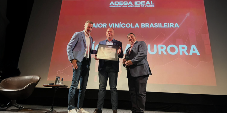 Aurora é reconhecida com maior vinícola brasileira na 11ª edição do Seminário ADEGA Ideal 1 Aurora é reconhecida com maior vinícola brasileira na 11ª edição do Seminário ADEGA Ideal