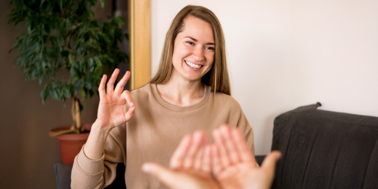 Sistema Unimed ultrapassa o marco de 26 milhões de palavras traduzidas em Libras em seus canais digitais