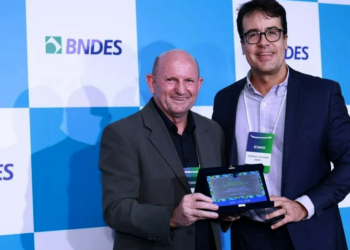 Cooperativas financeiras ampliam protagonismo no crédito e se destacam em premiação do BNDES