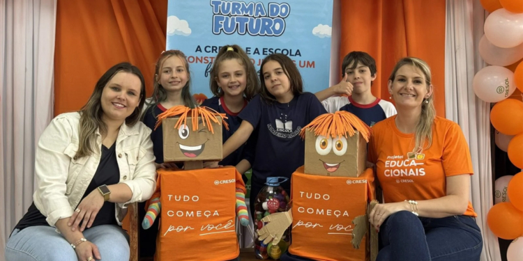 Cresol alcança 432 municípios e 700 escolas com projetos educação financeira e cooperativismo em 2025