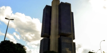 Mercado eleva previsão da inflação para 5,04% este ano