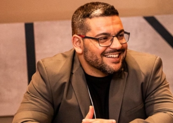 Marcos Alves é formado em Análise e Desenvolvimento de Sistemas e cofundador e Chief Revenue Officer (CRO) da Ubots