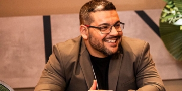 Marcos Alves é formado em Análise e Desenvolvimento de Sistemas e cofundador e Chief Revenue Officer (CRO) da Ubots