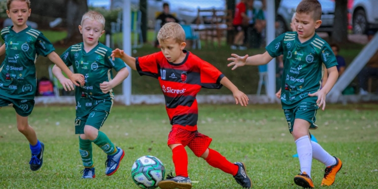 Sicredi investe em Taça das Favelas e Planalto Esporte Clube para transformação social em Goiás