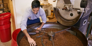 El Niño, geadas e guerra no Oriente Médio mantêm pressão sobre preços do café mesmo com colheita de 71 mi de sacas