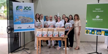 Cooperativa Cooper A1 visita 50 escolas com iniciativa para apresentar cooperação e cidadania a estudantes de SC