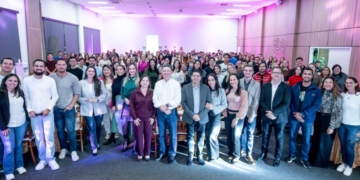 Comitês Mulher e Jovem da Sicredi Rio Paraná realizam encontro para debater sobre IA e formação política
