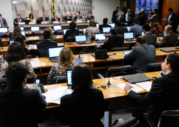 CCJ do Senado aprova PEC que dá autonomia financeira ao Banco Central e inclui PIX na Constituição 10 CCJ do Senado aprova PEC que dá autonomia financeira ao Banco Central e inclui PIX na Constituição | Foto: Marcos Oliveira/Agência Senado