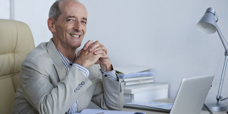 Cooperativas oferecem crédito e orientação a empreendedores 60+ em meio ao boom da economia prateada