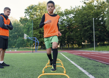 Sicredi e Visa levam ação social a 40 cidades para beneficiar 6,4 mil crianças e adolescentes com esporte