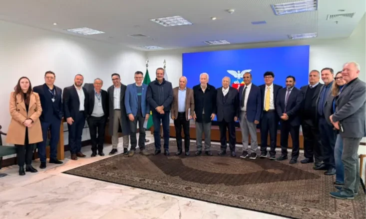 Investidores internacionais propõem data center no PR e negócios com cooperativas agropecuárias 2 4reuniao palacio 10 07 2026