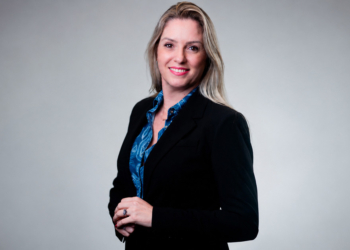O cooperativismo e a proteção que sustenta gerações - Jacqueline Izabel é diretora comercial do Canal Sicredi da Mapfre 2 Jacqueline Izabel é diretora comercial do Canal Sicredi da Mapfre