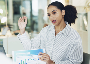 Mulheres superam homens em habilidades de construção de relacionamento durante negociações, aponta estudo da UC Berkeley