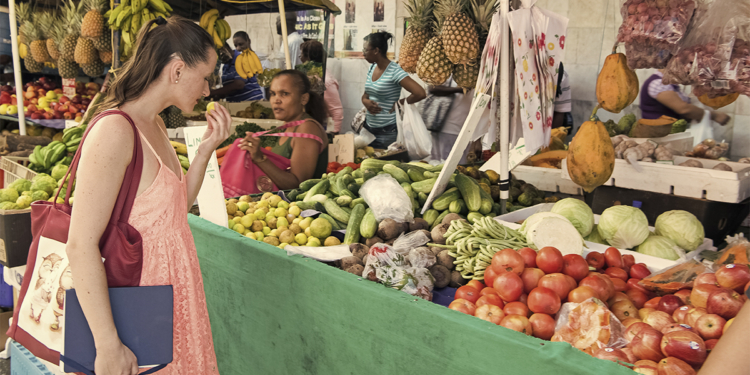 Rabobank projeta inflação de alimentos em 6,84% em 2026 com El Niño e crédito mais caro