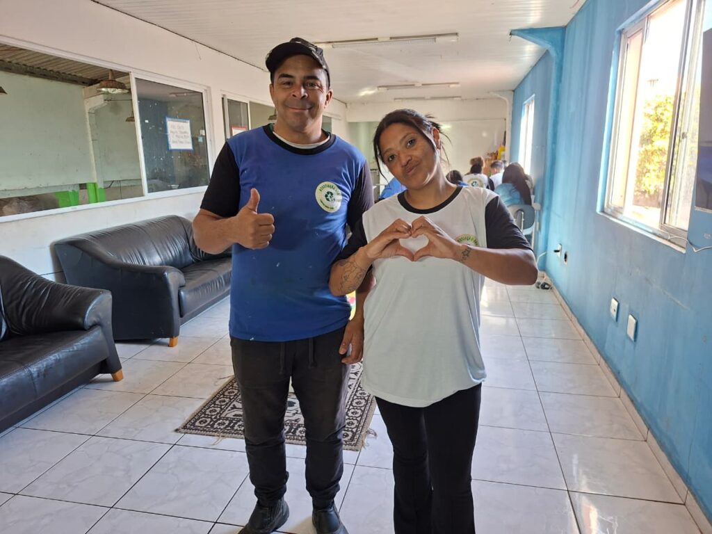 Cooperativas de reciclagem processam 3 mil toneladas de recicláveis por mês com capacitação do Sebrae/PR 4 Imagem 4 Pro catadores 2026 Alexsandro e Marcia Horst