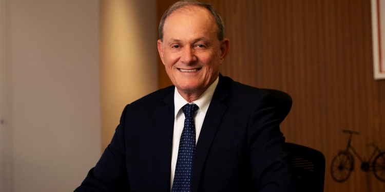 WOCCU homenageia Manfred Dasenbrock por liderança no cooperativismo financeiro