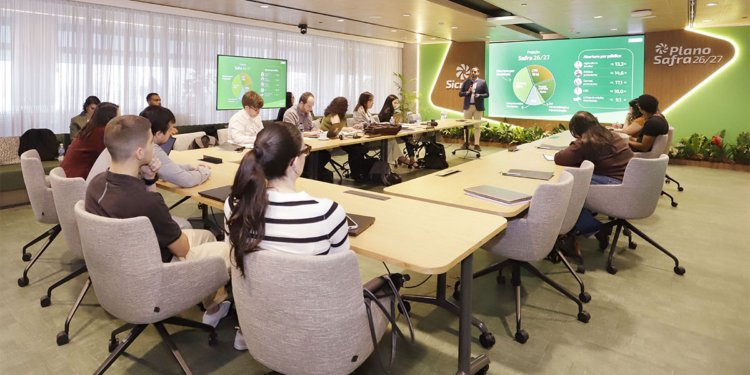 Sicredi projeta R$ 72,1 bi em crédito durante anúncio do Plano Safra 2026/27