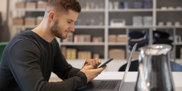 Produtividade e automação estão entre os principais ganhos da IA para pequenos e médios empreendedores, mostra Serasa Experian