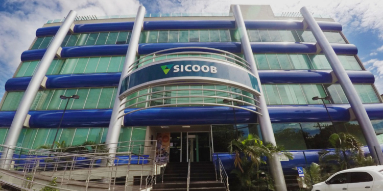Sicoob UniCentro Br atinge R$ 10 bi em ativos
