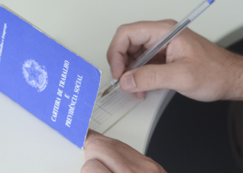 Desemprego recua a 5,3% com recorde de 103,3 milhões de trabalhadores ocupados 2 Desemprego recua a 5,3% com recorde de 103,3 milhões de trabalhadores ocupados